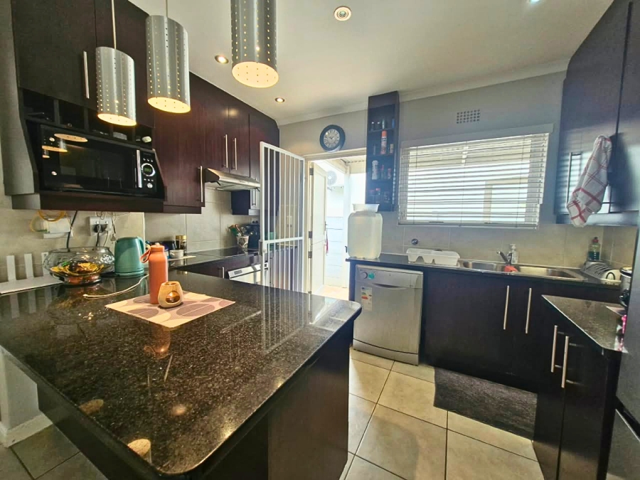 To Let 3 Bedroom Property for Rent in Pinehurst Western Cape